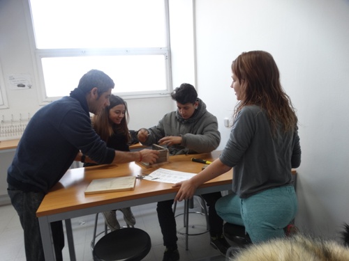 2016 02 03 CaixesNiuInstitut 02